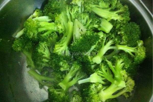 肉卷炒西兰花的做法图解4