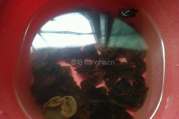 改良版木耳炒肉的做法图解3