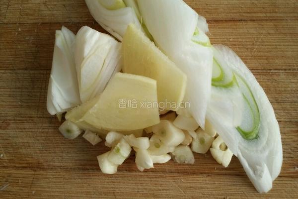 红烧肉炖豆角的做法图解2