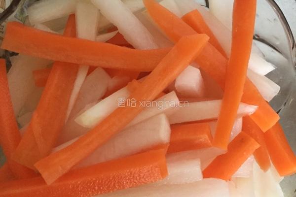 腌萝卜的做法图解1