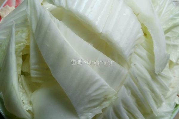 白菜粉肠猪肝汤的做法图解1