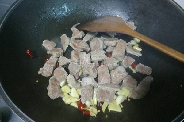 土豆烧牛肉的做法图解6
