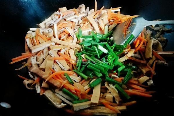 胡萝卜炒香干的做法图解9