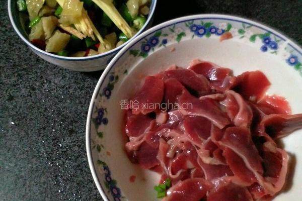 泡椒爆炒鸡胗的做法图解1