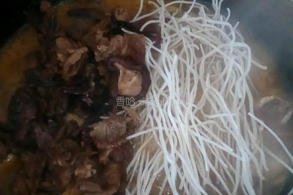 土鸡炖蘑菇.粉条的做法图解5