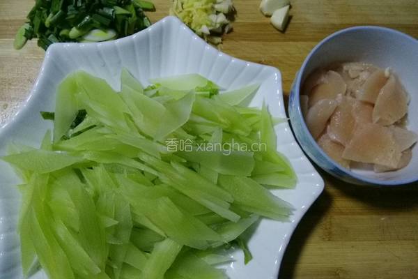 莴笋炒鸡肉的做法图解1