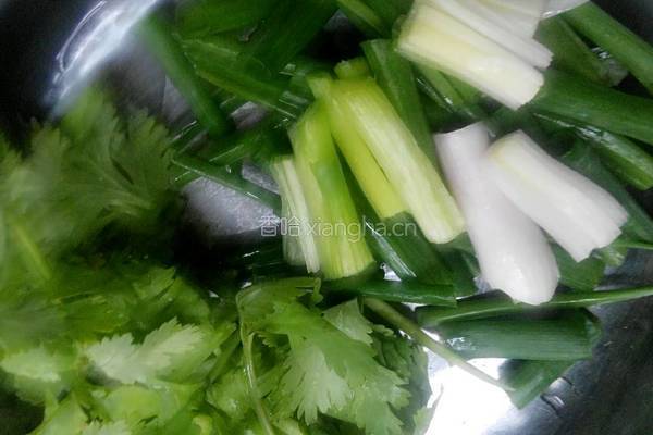 肉粒红萝卜血豆腐汤的做法图解4