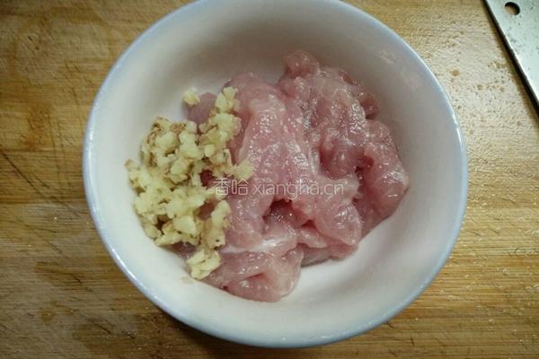 肉片炒包心芥菜的做法图解1