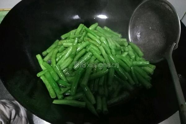 干煸豆角的做法图解2