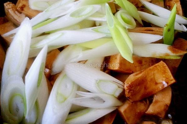 葱烧豆腐 的做法图解7