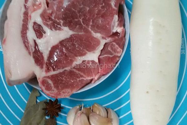 萝卜红烧肉的做法图解1