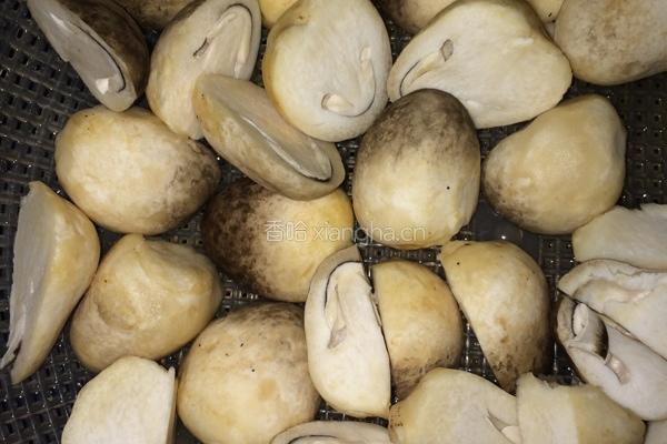 生菜草菇汤的做法图解2