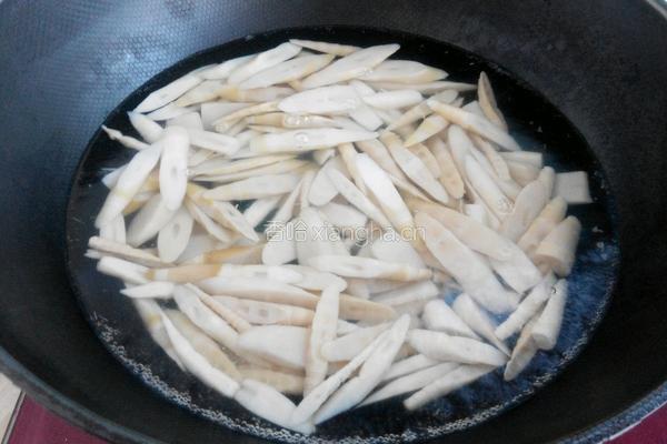 笋尖炒肉的做法图解3