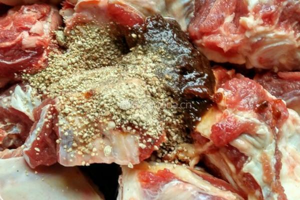 电饭锅炆焗牛排骨的做法图解2
