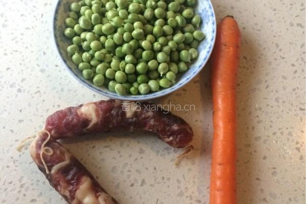 腊肠豆焖饭的做法图解2