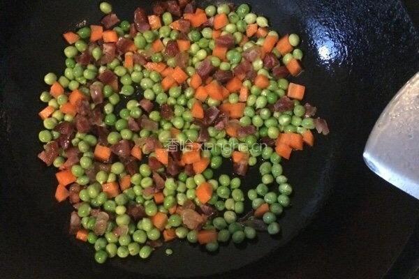 腊肠豆焖饭的做法图解6