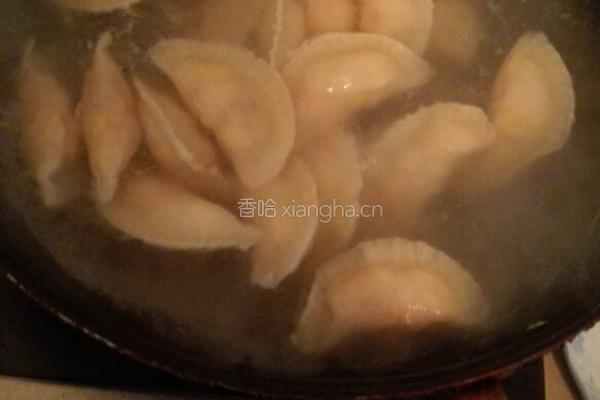 瘦肉胡萝卜玉米饺子的做法图解4