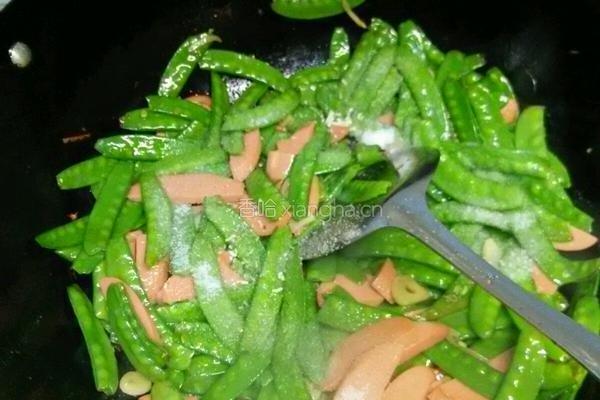 荷兰豆炒火腿肠的做法图解5