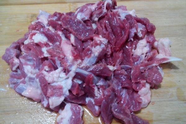 胡萝卜炖羊肉的做法图解1