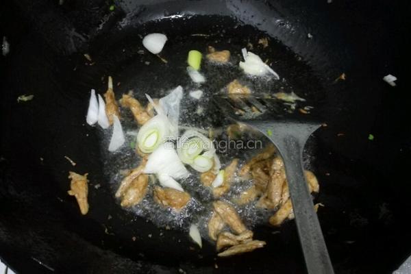 毛豆炒肉的做法图解2