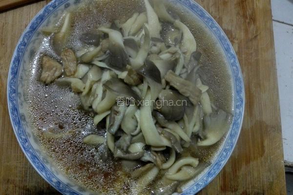 平菇炒肉的做法图解4