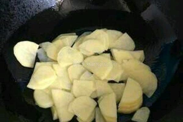 辣白菜炒土豆片的做法图解3