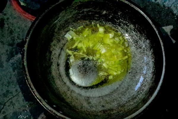 辣酱白菜土豆片的做法图解2