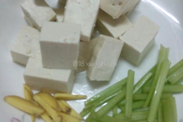 五花肉烧豆腐的做法图解1