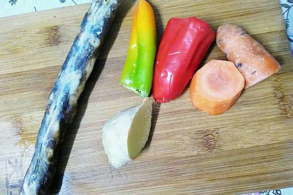 爆炒腊肠的做法图解1