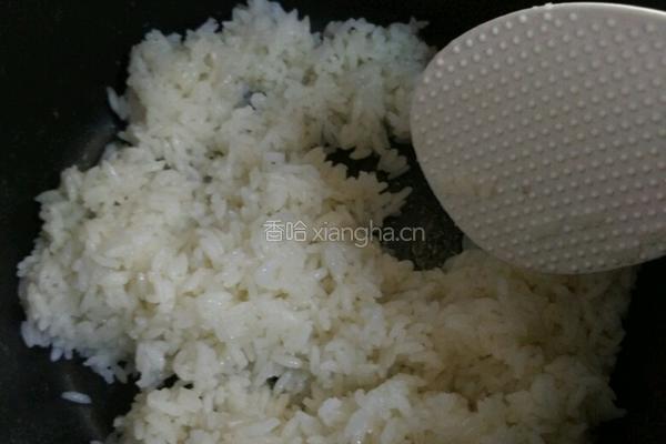 紫菜包饭配大虾沙拉的做法图解1