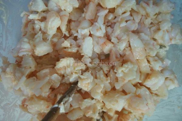 紫菜包饭配大虾沙拉的做法图解3