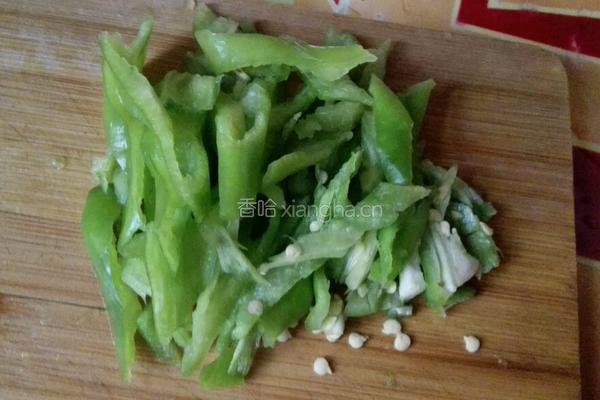 芹菜炒杏鲍菇的做法图解2