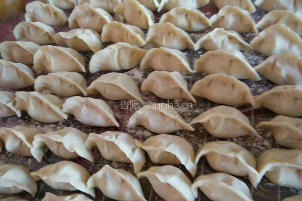 芹菜猪肉饺子的做法图解3