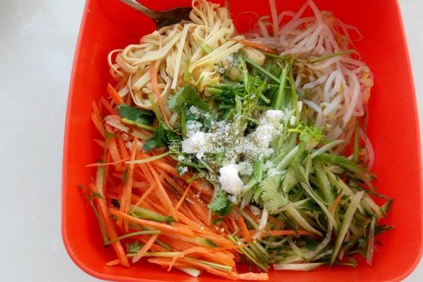 豆芽拌三丝的做法图解8