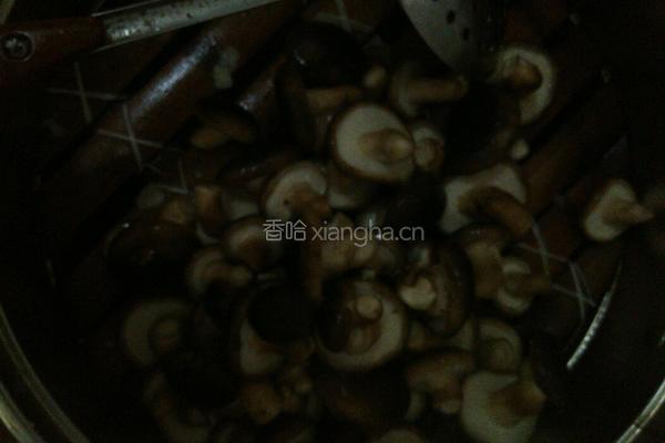 白菜香菇虾皮饺的做法图解1