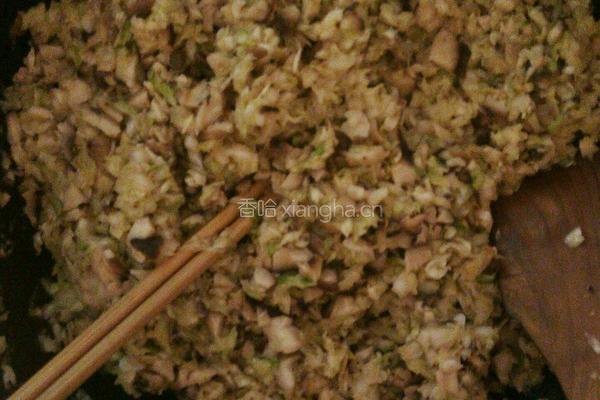 白菜香菇虾皮饺的做法图解3