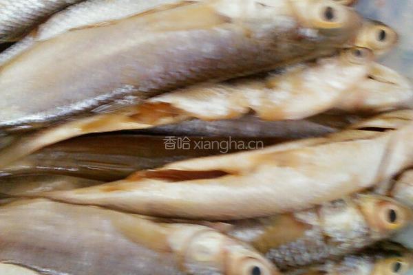 油炸小鱼的做法图解2