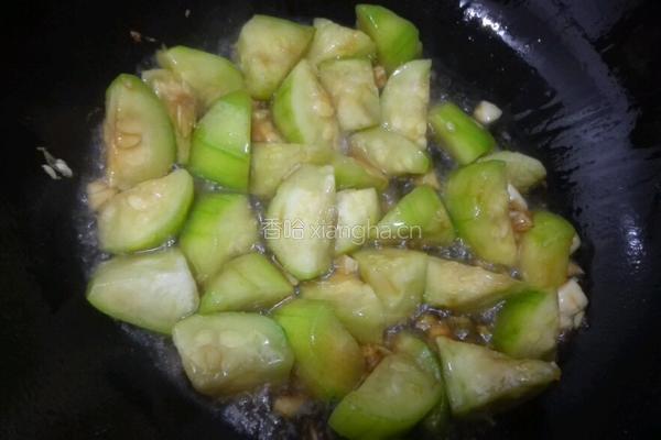 油条炒丝瓜的做法图解3