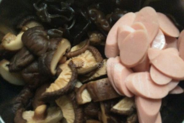 香菇木耳炒鸡蛋的做法图解2