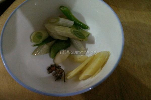 番茄沙司炖鲅鱼的做法图解2