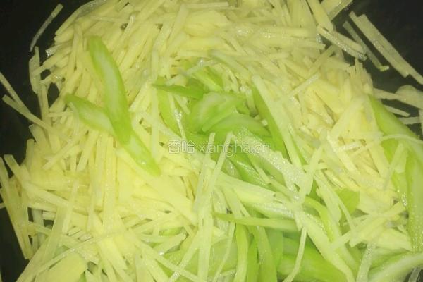 西芹土豆丝的做法图解6