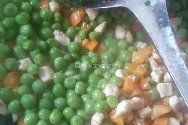 什锦炒豌豆的做法图解5