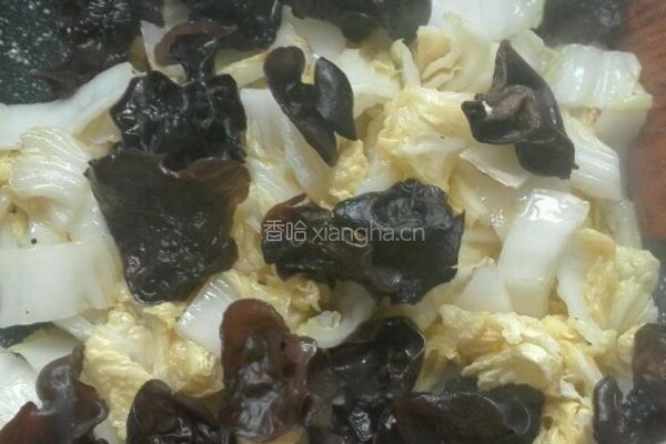 娃娃菜炒木耳的做法图解7