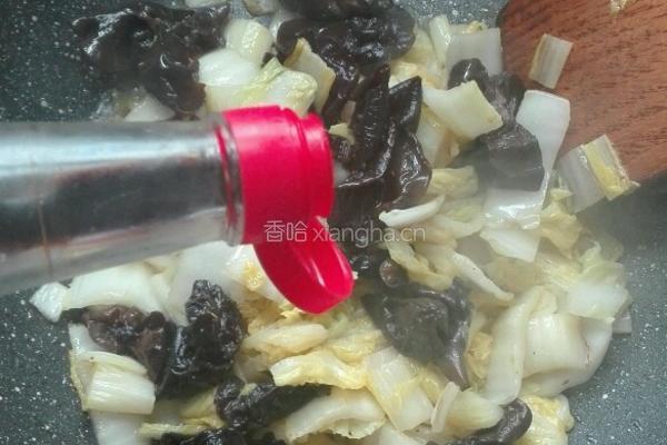 娃娃菜炒木耳的做法图解9