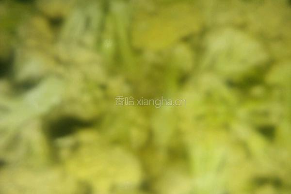 花菜炒肉片的做法图解1