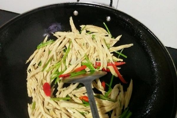 香芹炒腐竹的做法图解6