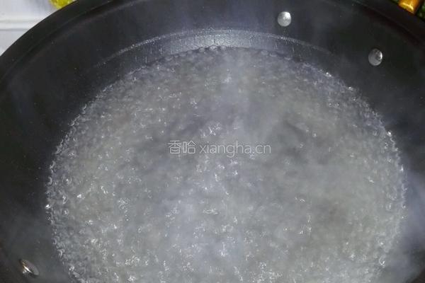 黄瓜拌面的做法图解1