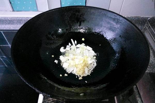 香菇豆角丝的做法图解5