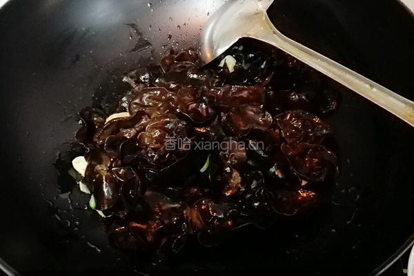 木耳炒黄瓜的做法图解4