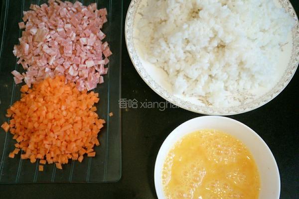 培根炒饭的做法图解1